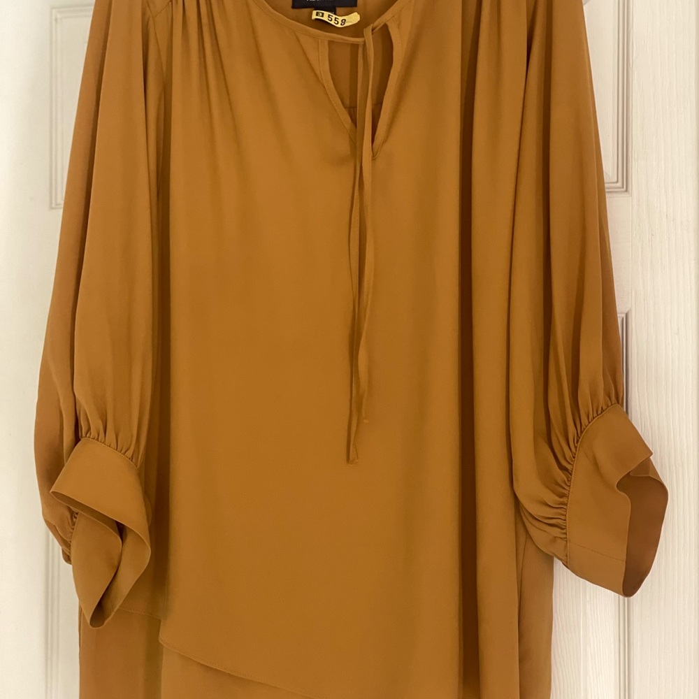 Cute tie top Karen Kane shirt. Selling due to weight loss.